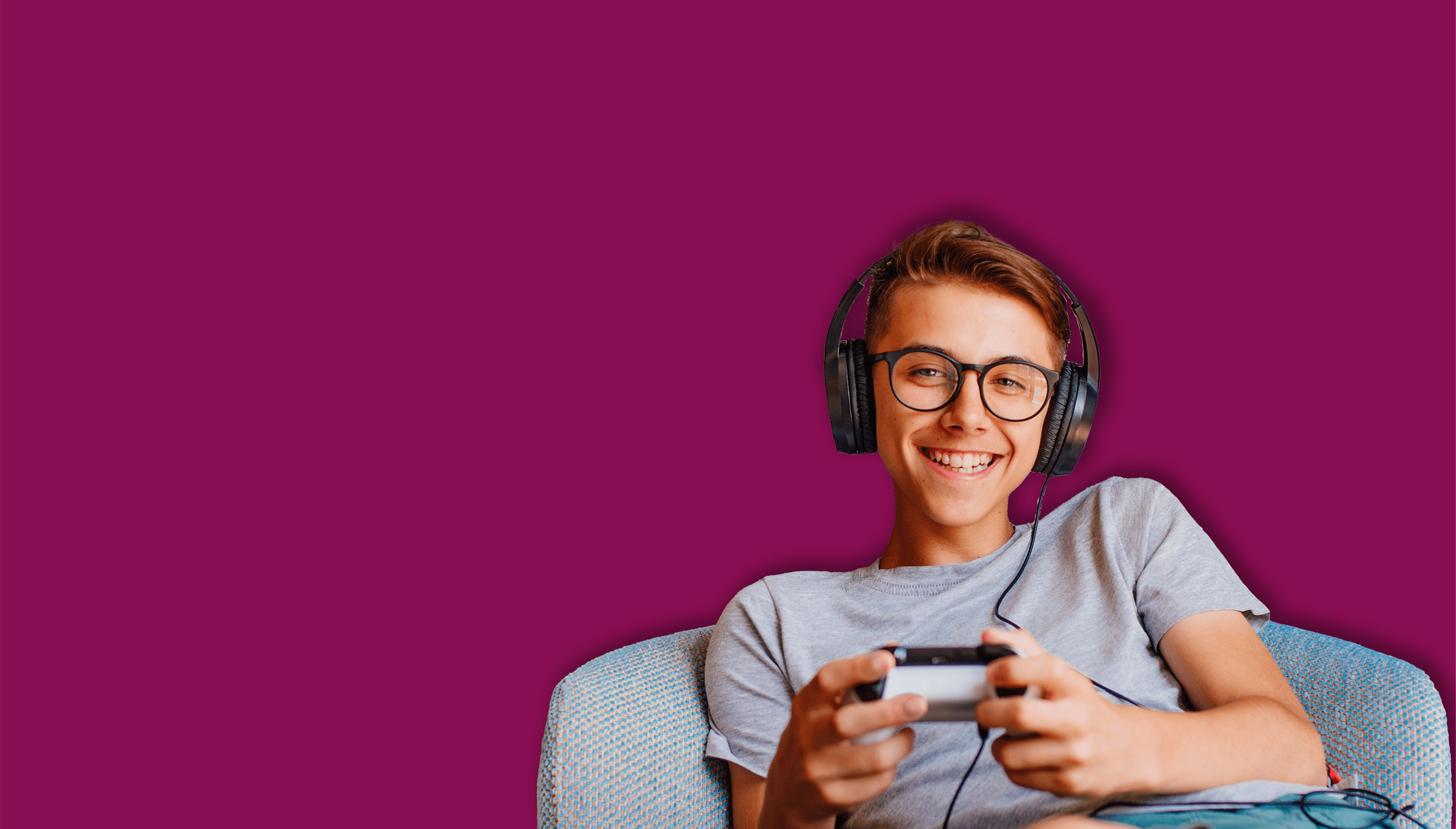 ragazzo che gioca ai videogames