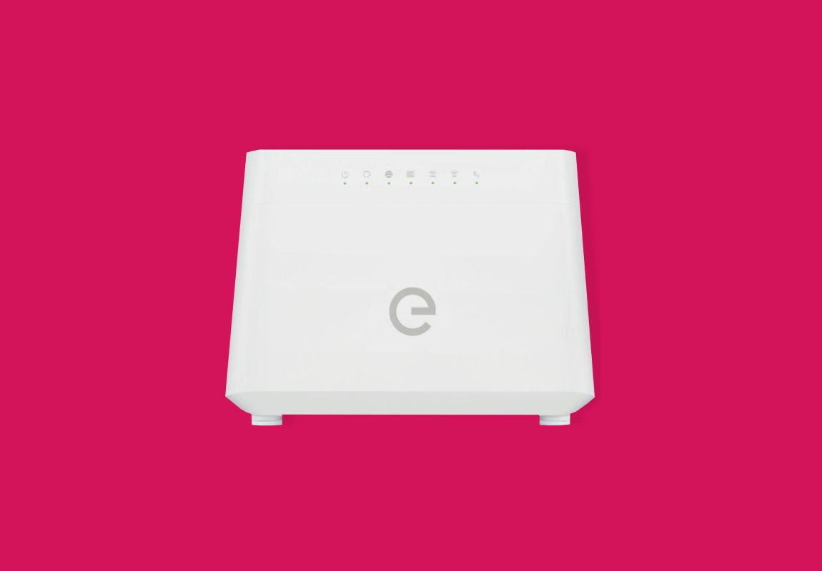 Immagine che mostra il cavo Ethernet, con evidenziate le due estremità da collegare: una alla porta WAN del modem e l’altra all’ONT (Terminatore di rete ottica).