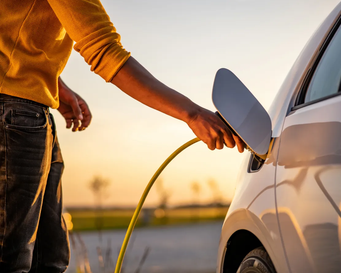 Ragazzo che ricarica con Waypump