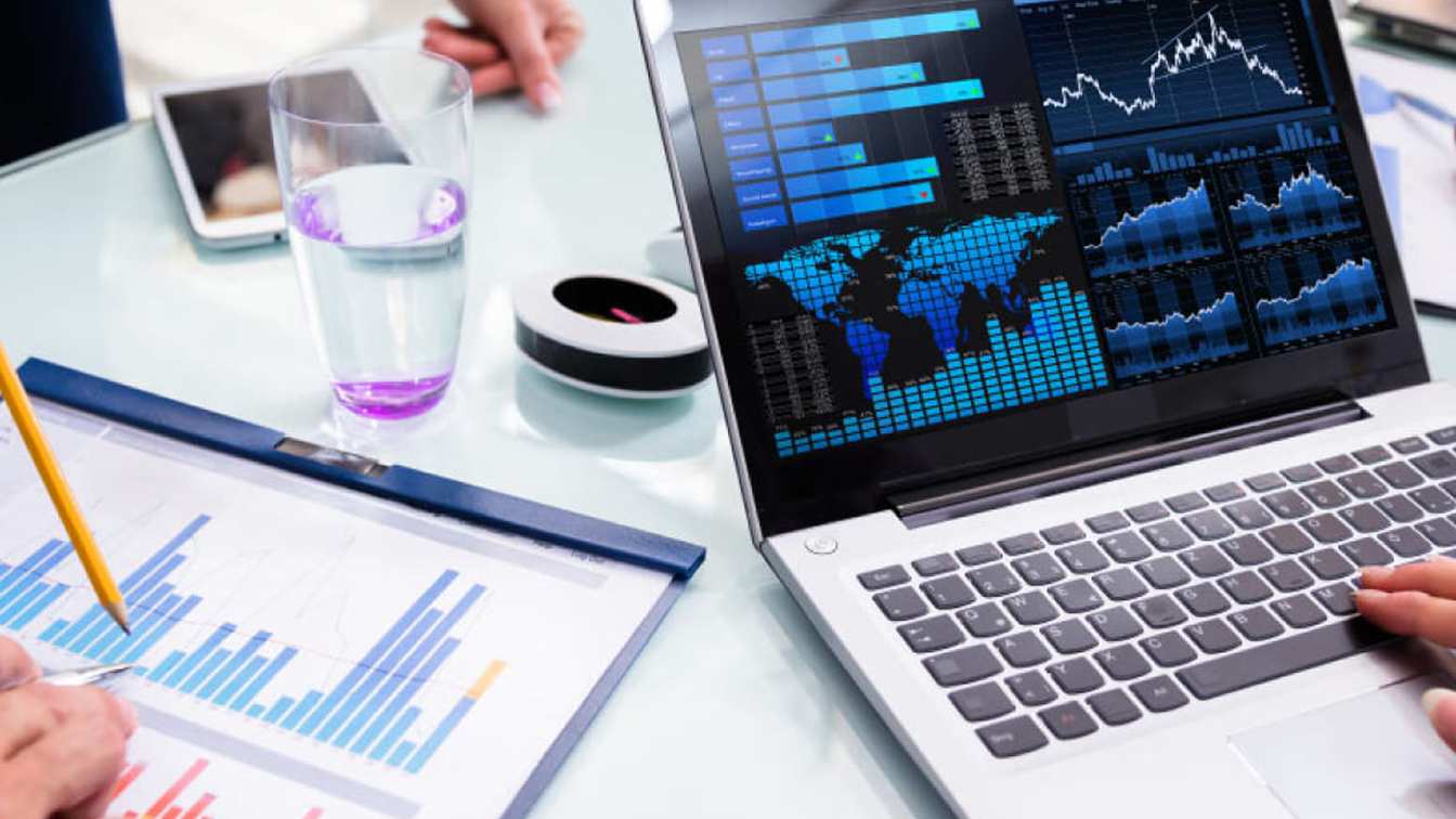 dashboard di business intelligence utilizzata per analizzare dati aziendali in tempo reale