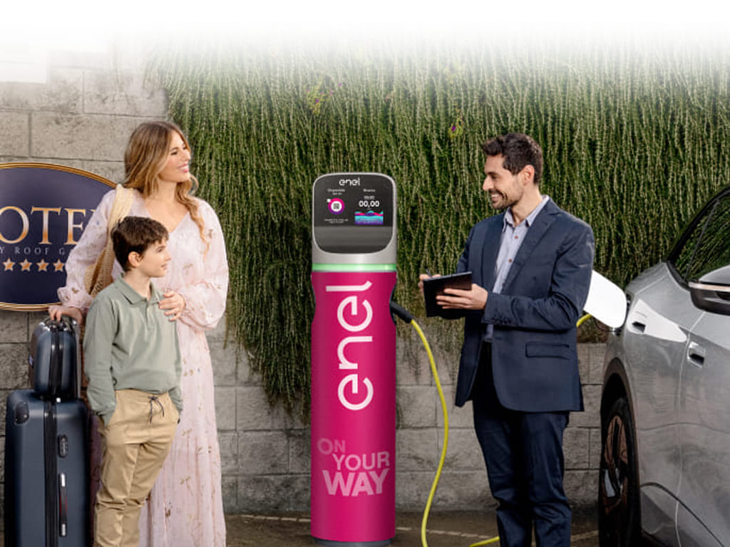 coloninna waypole davanti ad un hotel