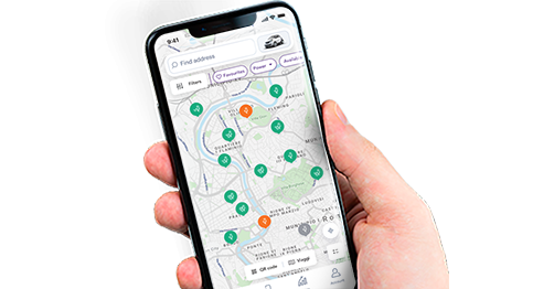 Smartphone con mappa cittadina